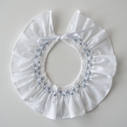 Cuello Victoria Bordado Azul Empolvado
